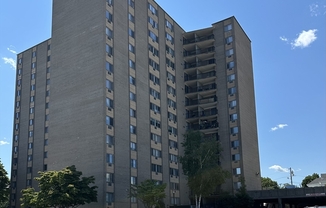 1025 Hancock St
