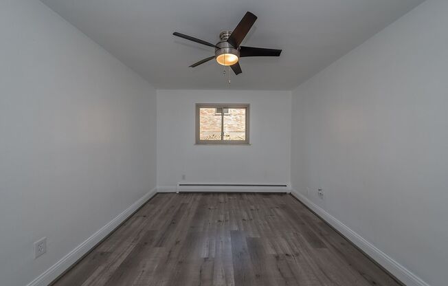 1 bed, 1 bath, 650 sqft, $1,000, Unit 11