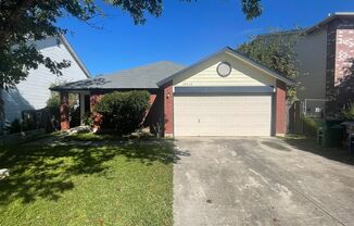NICE 3 BEDROOM FEATURING AN ISLAND KITCHEN & SPACIOUS LIVING AREA**NORTHSIDE ISD