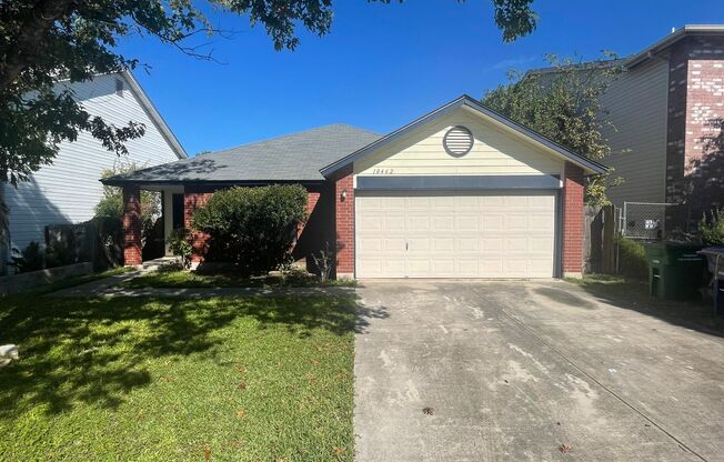 NICE 3 BEDROOM FEATURING AN ISLAND KITCHEN & SPACIOUS LIVING AREA**NORTHSIDE ISD