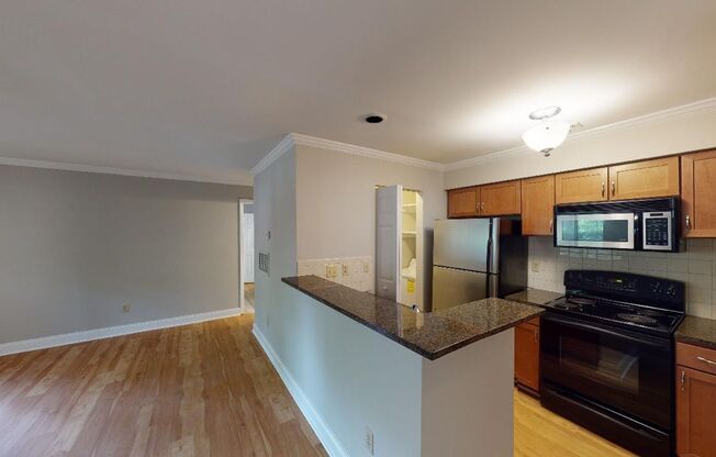 Renovated 1 Bedroom Apartment in Eastover Glen with community pool