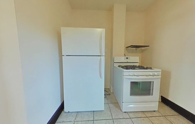 2 beds, 1 bath, $1,750, Unit 117-3