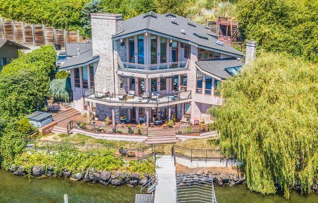 Spectacular Mercer Island Waterfront Home