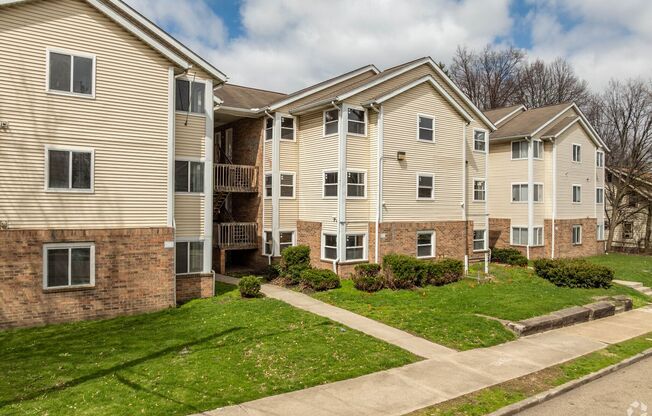 Newly Renovated 4 Bedroom Apartment Akron
