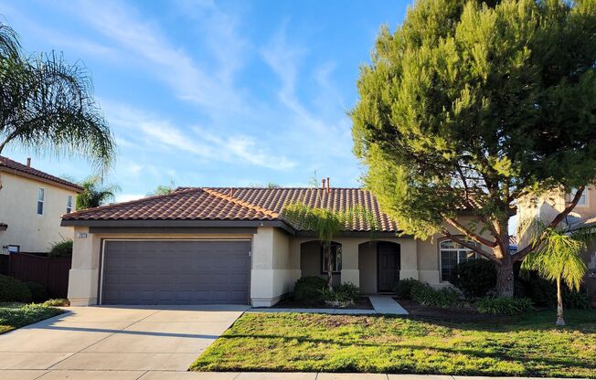 Beautiful 3BD, 2BA, Single Story Family Home in Lake Elsinore.