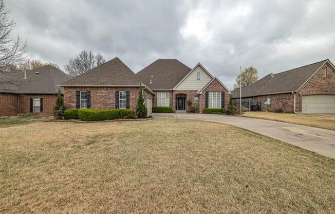 Immaculate and hard to find Single-Story with a 3-Car Garage available for immediate occupancy in the heart of south Tulsa, Jenks SE!