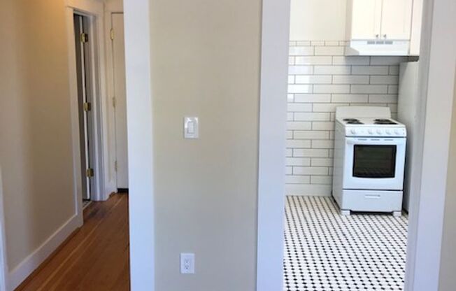 1 bed, 1 bath, 460 sqft, $1,400, Unit 302