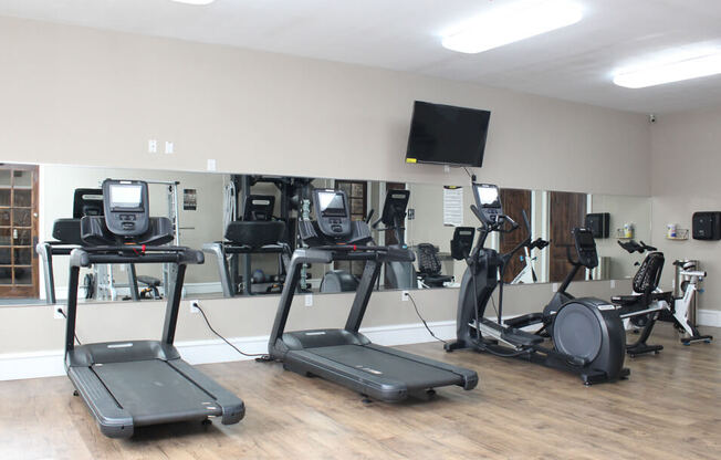 apartment gym at homestead apartments