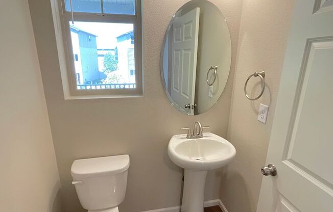 3 beds, 2.5 baths, $2,550