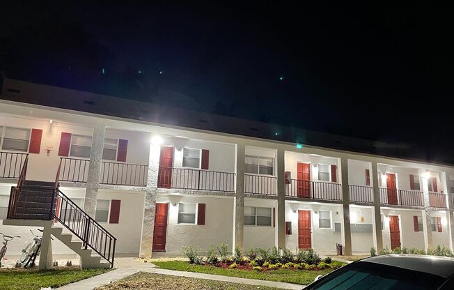 10120 NW 36 St