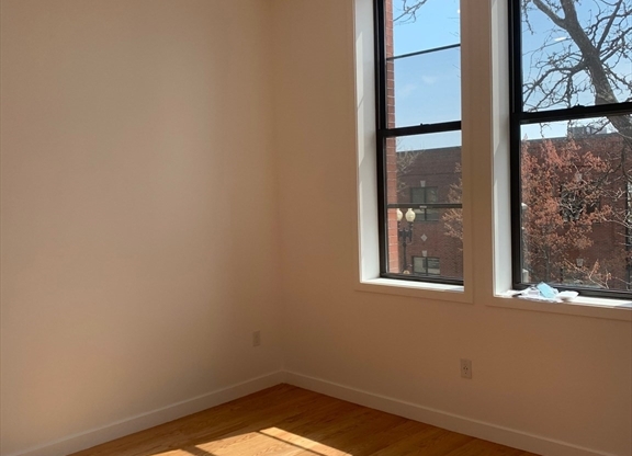 2 beds, 1 bath, $2,250, Unit 601