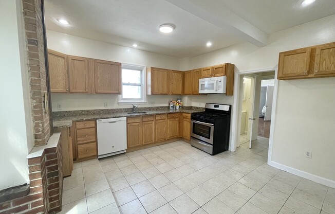 182 PROCTOR AVE