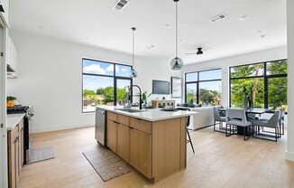 430 E 8 ST