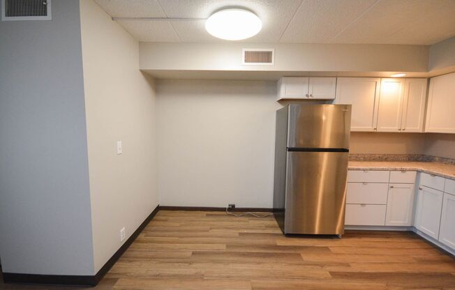 Main floor 2br apt w/in unit washer and dryer!