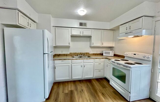 2 beds, 1 bath, $1,875, Unit # 3