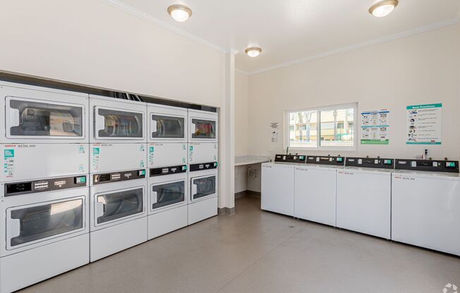 1 bed, 1 bath, 640 sqft, $1,950, Unit 1465 - J