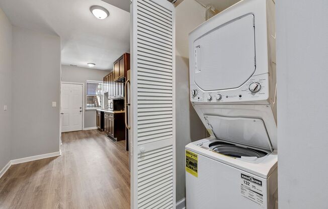 3 beds, 2 baths, 1,345 sqft, $2,150, Unit 4143 S. Michigan Ave #1