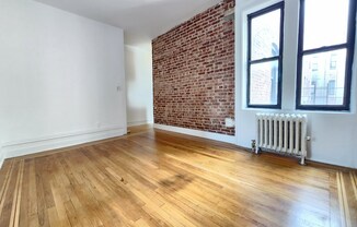 2 beds, 1 bath, $2,950, Unit 21