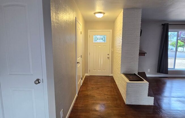 Pet Friendly Single Level 3 Bed 2 Bath Home Near I-5 in Albany!