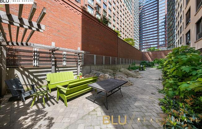 535 W 52 ST