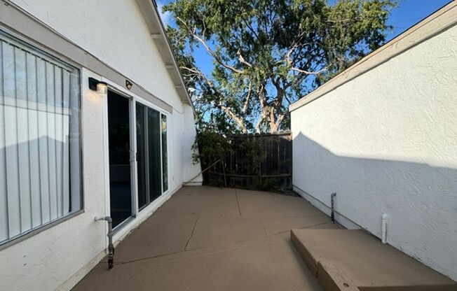 2 beds, 1 bath, $2,700