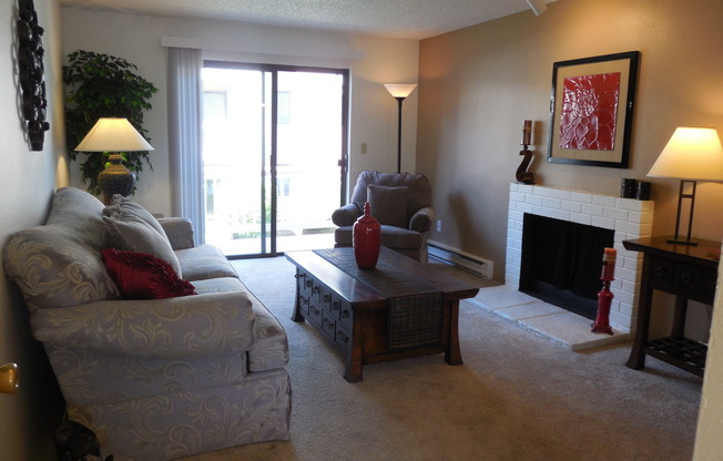 2 beds, 1.5 baths, 920 sqft, $1,729, Unit B203