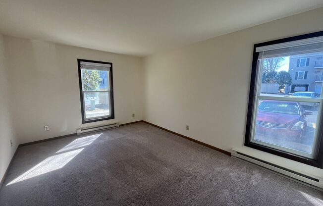 2 beds, 1 bath, 965 sqft, $1,715, Unit 7733CA