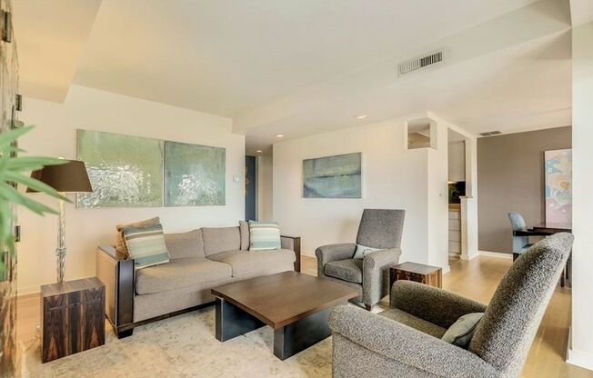 Spacious condo at the iconic Watermark Towers