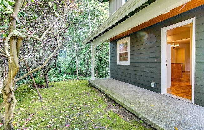 2 Bedroom Townhouse Conveniently Located