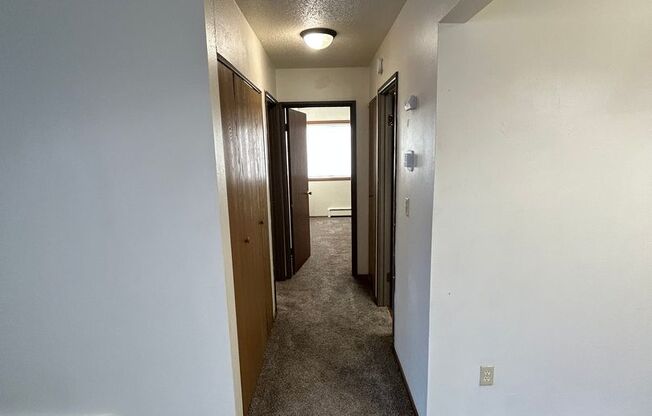 2 beds, 1 bath, 833 sqft, $850, Unit 17