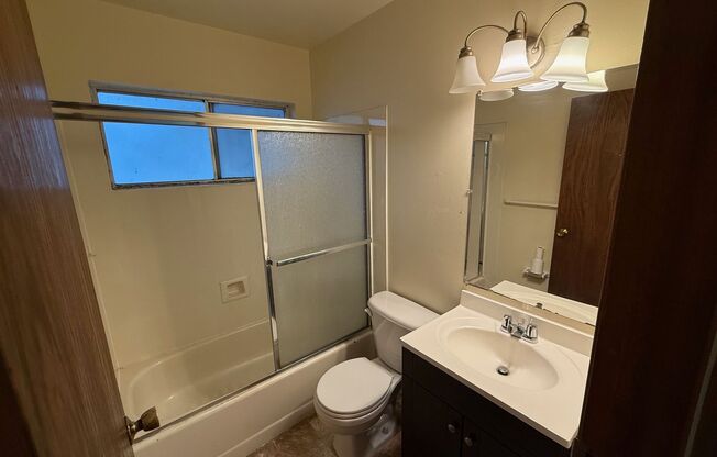 2 beds, 1 bath, 800 sqft, $2,150, Unit 10