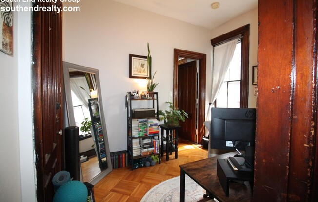 517 E BROADWAY