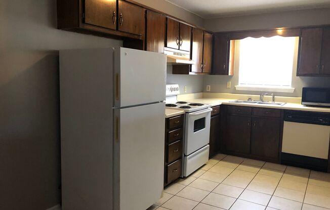 2 beds, 1 bath, 1,081 sqft, $1,300