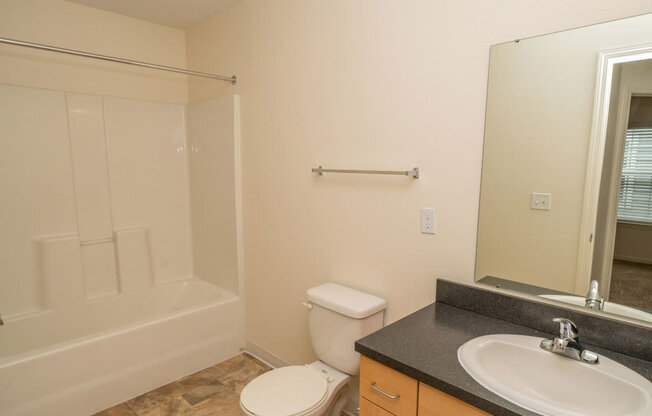 Large Soaking Tub at Lynbrook Apartment Homes and Townhomes, Nebraska