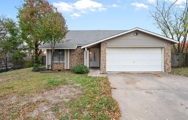 Lake Arlington area 4 bedroom with large yard