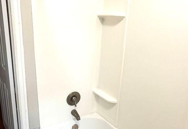 1 bed, 1 bath, 800 sqft, $1,295, Unit Unit 9-D