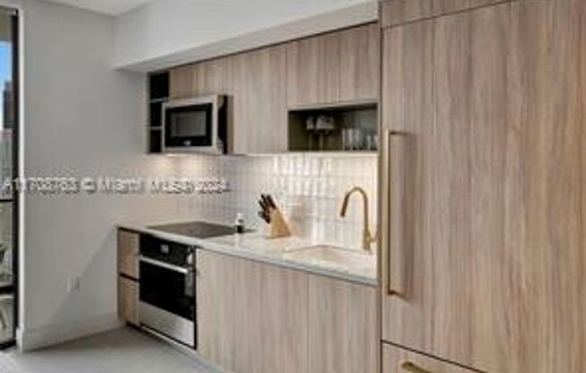 2 beds, 2 baths, 1,044 sqft, $6,000, Unit 601 NE 1st Ave # 41-01 (A11708763)