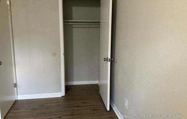 2 beds, 1 bath, $1,095, Unit 01727-05