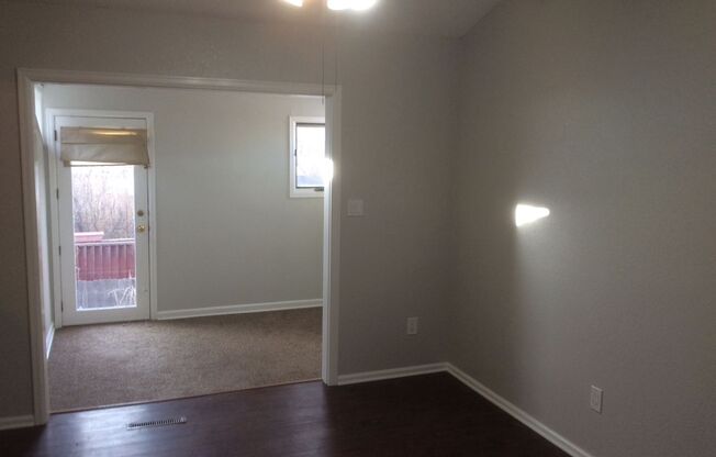 2 beds, 1 bath, $1,095