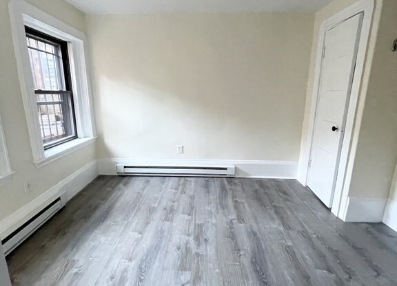 Studio, 1 bath, 325 sqft, $2,050, Unit 2