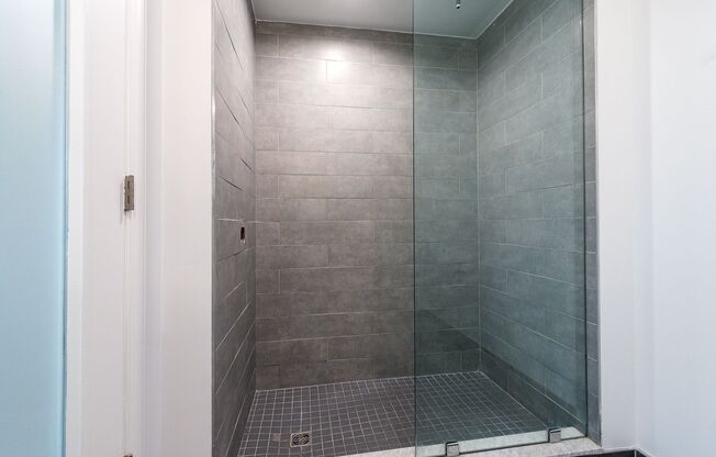 2 beds, 2 baths, 1,022 sqft, $2,795, Unit PH-16