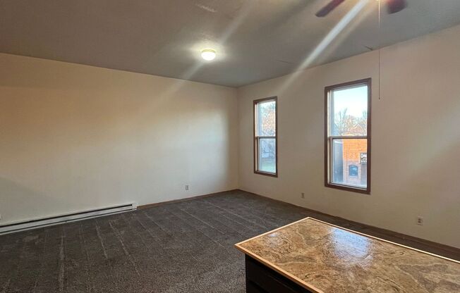 3 beds, 1 bath, 1,200 sqft, $750, Unit Upper