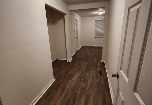 911 W RUSSELL CT