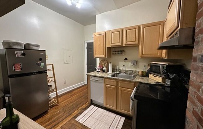 2 beds, 1 bath, 750 sqft, $1,200, Unit 11