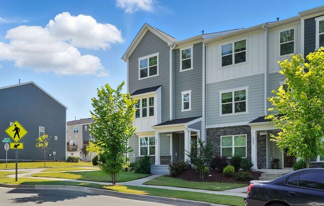 GREAT END UNIT IN CARY! Come see it today!