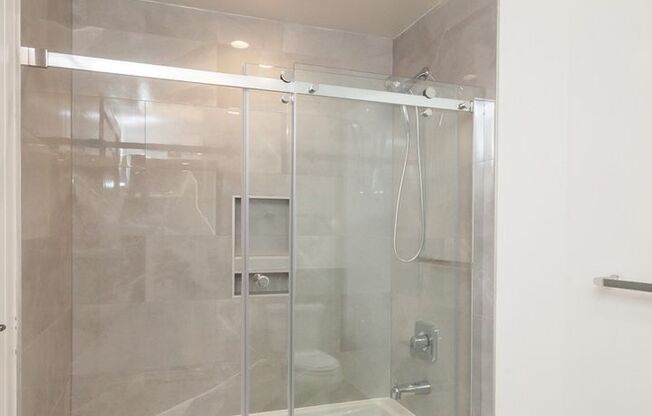 1 bed, 1 bath, 642 sqft, $3,100, Unit 3833-302