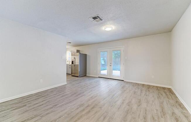 1530 W DONOVAN ST