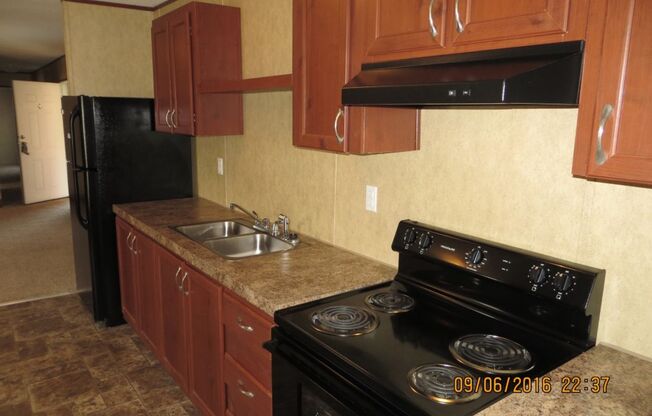 For SALE or RENT: Roomy2016 16x80 mobile home in the heart of Oxford off Coleman Road