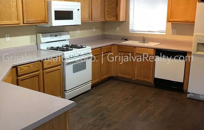 3 Bedroom 2 Bath House in Mission West (Cardinal/Los Reales)