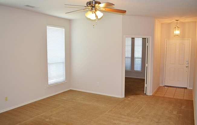 Charming 4-Bedroom Home in a Quiet Neighborhood with Easy Access to 820 & I-30